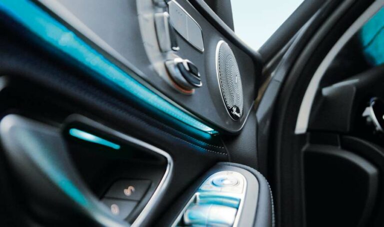 Innovationen bei DRÄXLMAIER ambientebeleuchtung, DRÄXLMAIER, premium-Automobilzulieferer, Premium Kunden, Automobilzulieferer Bayern, automotive Branche Bayern, Jobs bei Autozulieferern